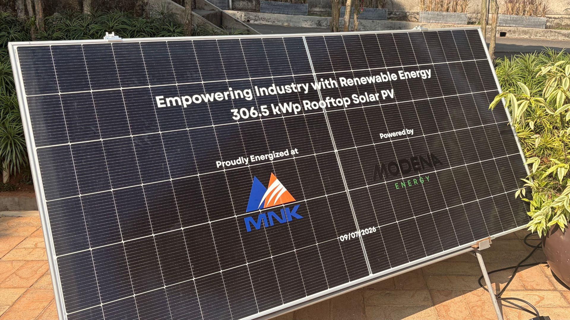 SEKTOR INDUSTRI MAKIN MASIF ADOPSI ENERGI HIJAU, MODENA ENERGY RESMIKAN PLTS ATAP 307,5 KWp DI CIKAMPEK